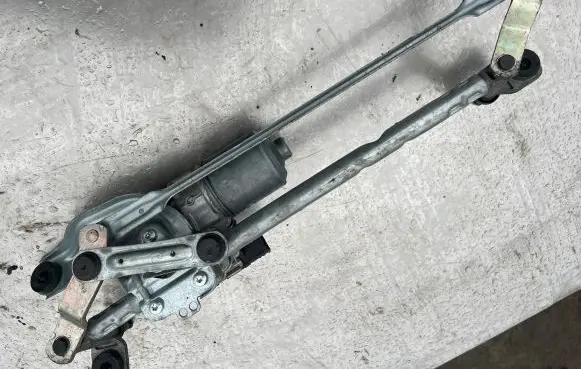 Volkswagen Golf VII Front wiper linkage and motor 3397021672