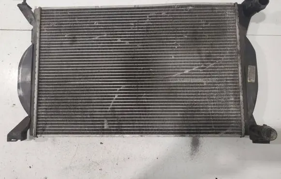 Audi A4 S4 B7 8E 8H Coolant radiator 8E0121251A