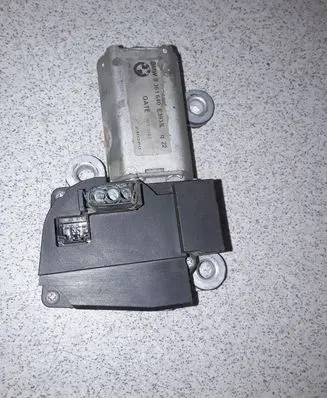 BMW 5 E39 Wiper motor 8361640