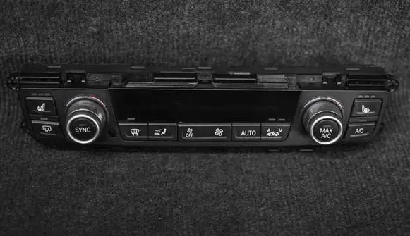 BMW i8 Interior fan control switch