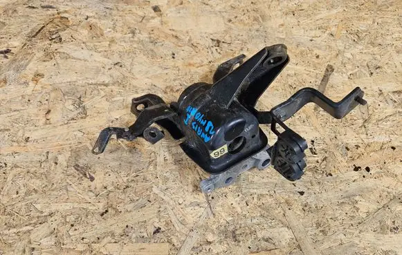 Toyota Auris 150 Engine mount vacuum valve 1230537160