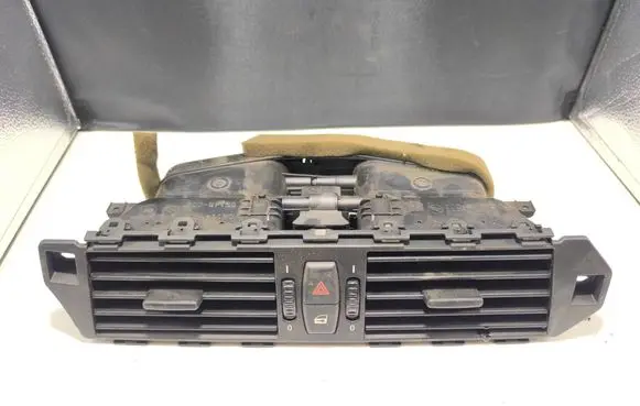 BMW 5 E60 E61 Dash center air vent grill 6910734 141218 7009275