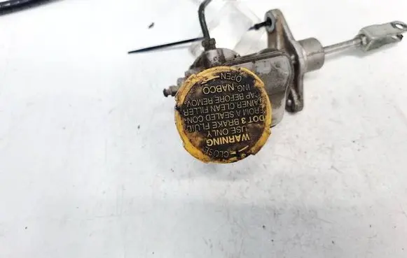 Subaru Forester SH Brake fluid reservoir 