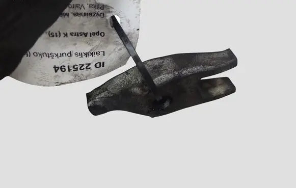 Opel Astra K Fuel Injector clamp holder