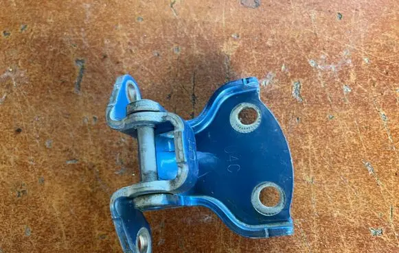 Chevrolet Tacuma Rear door upper hinge
