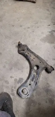 Volkswagen Polo IV 9N3 Front lower control arm/wishbone
