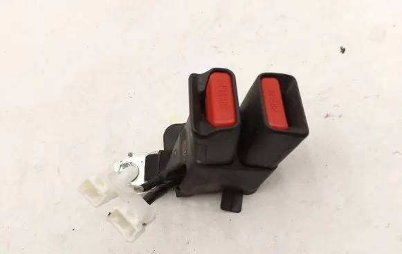 Toyota C-HR I Middle seatbelt buckle (rear) 