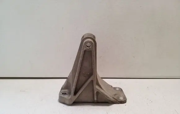 Nissan Leaf I (ZE0) Engine mounting bracket