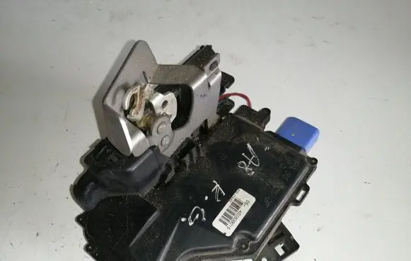 Audi A8 S8 D3 4E Rear door lock 4E0839015