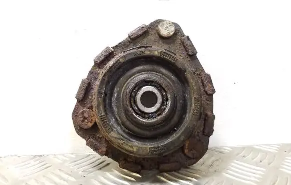 Toyota Avensis T220 Coil spring mount 