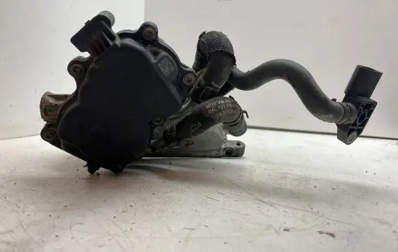 Volkswagen Caddy Throttle valve 04L128059AA