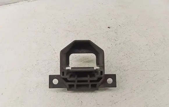 BMW 3 E90 E91 Radiator mount bracket 7591647