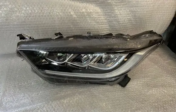 Toyota Yaris XP210 Headlight/headlamp