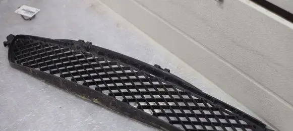 Toyota Camry VIII XV70 Front bumper lower grill