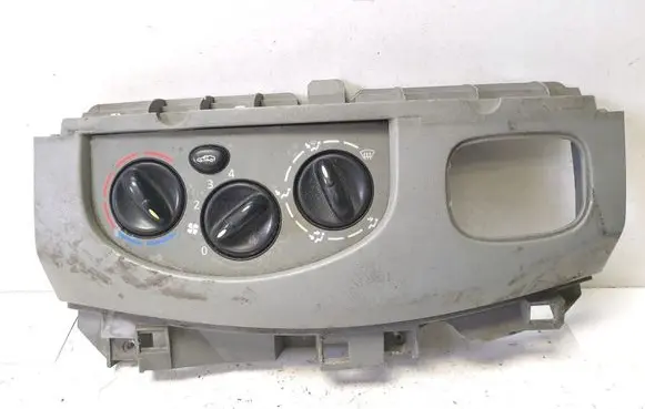 Renault Trafic II (X83) Air conditioner control unit module 8200004605