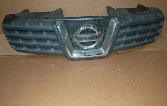 Nissan Qashqai+2 Front bumper upper radiator grill 62310JD000