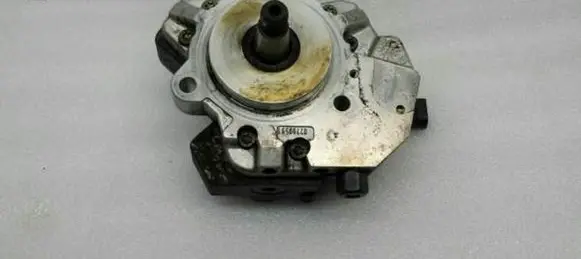 BMW X5 E70 Fuel injection high pressure pump 7798333
