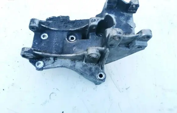 Peugeot 607 Engine mounting bracket 9643832880