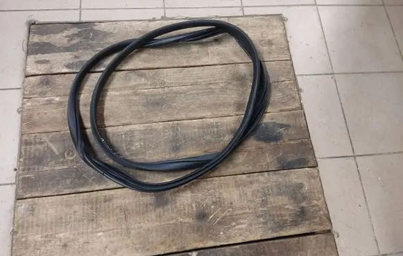 KIA Niro Rubber seal front coupe door 
