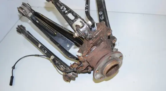 Rear wheel hub