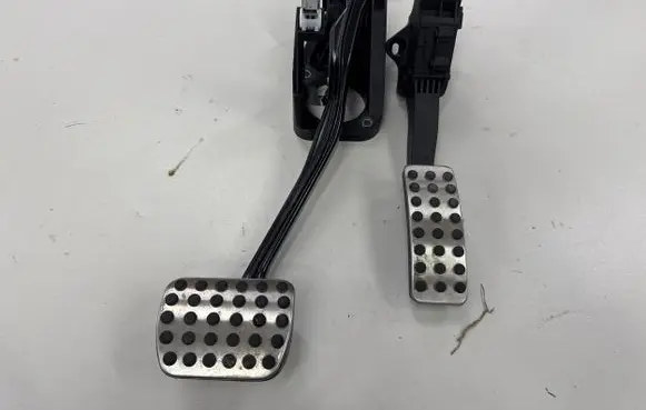 Mercedes-Benz GLA W156 X156 Pedal assembly A2462900500 A2463001604