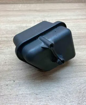 Volkswagen PASSAT B6 Vacuum air tank 03G129808