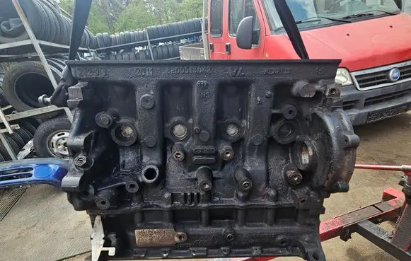 Opel Vivaro Engine block 8200513042