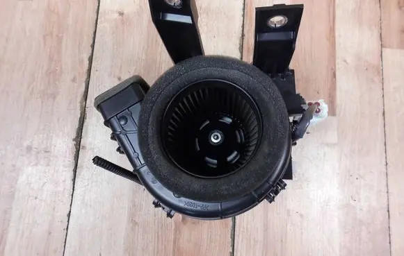 Toyota C-HR I Hybrid/electric vehicle battery fan G923047080