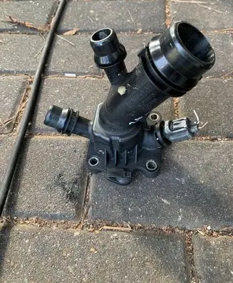 Thermostat/thermostat housing