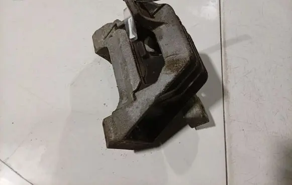 Opel Signum Engine mount bracket 