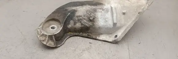 Engine mounting bracket