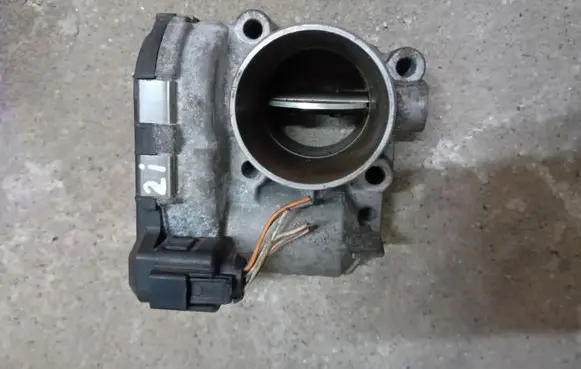 Renault Megane II Throttle valve 8200330810D