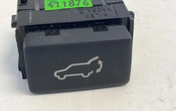 Subaru Outback (BS) Tailgate opening switch 7210k2