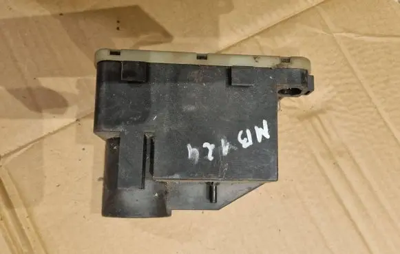 Mercedes-Benz E W124 Central locking vacuum pump 0008000948 0132006309