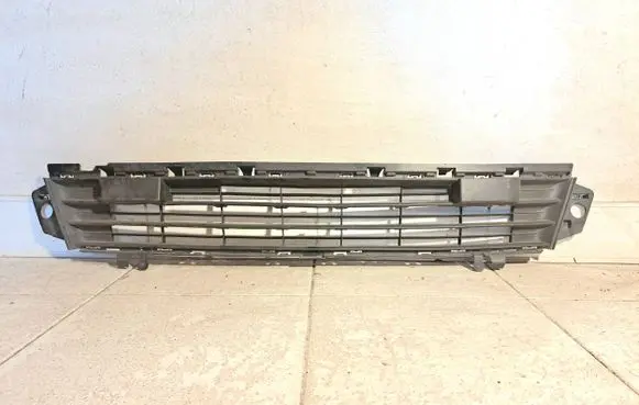 Peugeot Partner Front bumper lower grill 9810963580