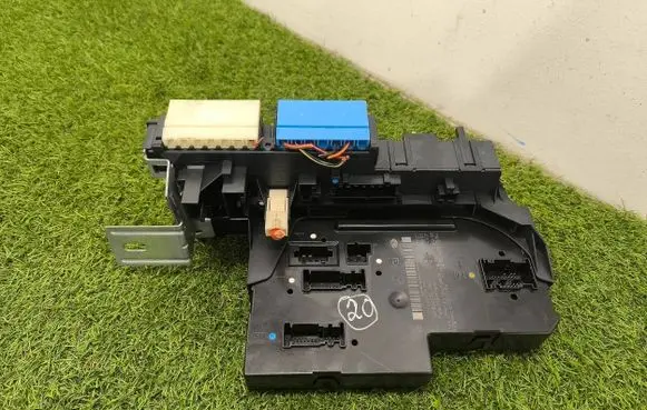 Mercedes-Benz GLK (X204) Fuse module 2049009101 2049011901