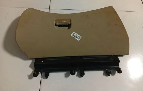 Alfa Romeo 147 Glove box 