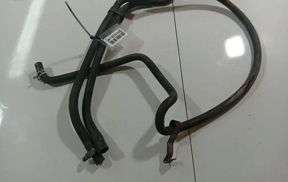 Engine coolant pipe/hose