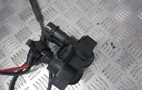 Ford Escort High voltage ignition coil 938F12024CA 938F-12024-CA