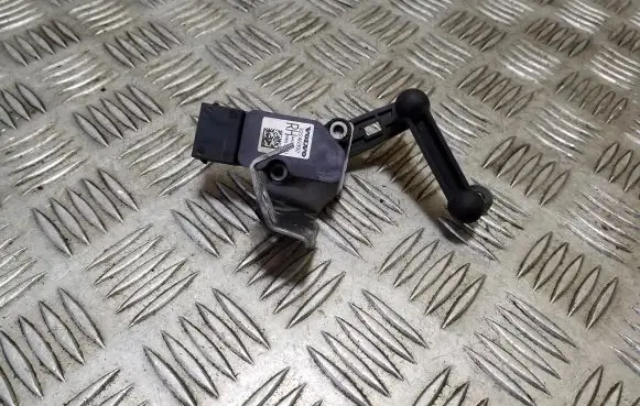 Volvo XC90 Air suspension front height level sensor 32246992