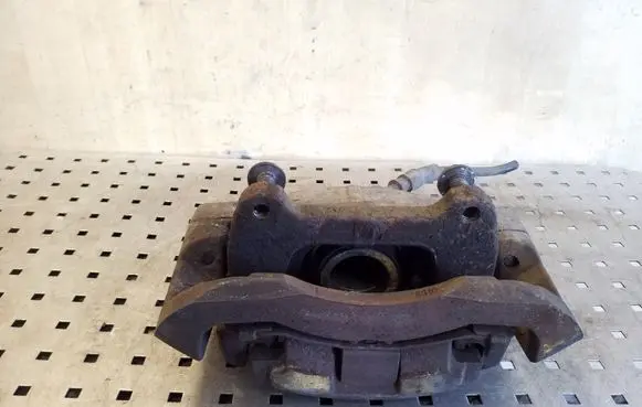 Volvo XC90 Front brake caliper 30657307