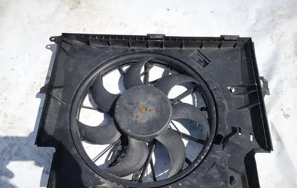 BMW 1 E81 E87 Radiator cooling fan shroud 1742780199301