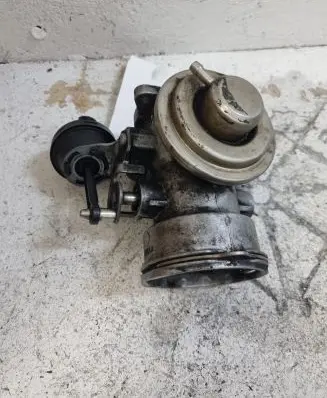 Volkswagen PASSAT B5.5 Engine shut-off valve 038129637L
