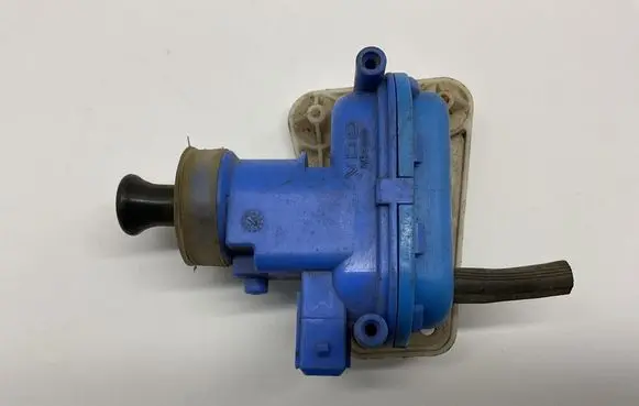 Audi 80 90 S2 B4 Central locking vacuum pump 893862123
