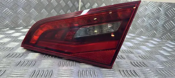 Tailgate rear/tail lights