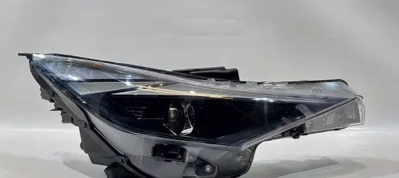 Hyundai Elantra VII Headlight/headlamp 92102-AA
