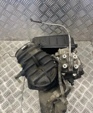 Audi 100 S4 C4 Fuel distributor 021129620 036182G 3518B