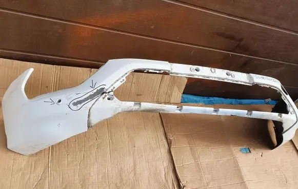 Front bumper lip