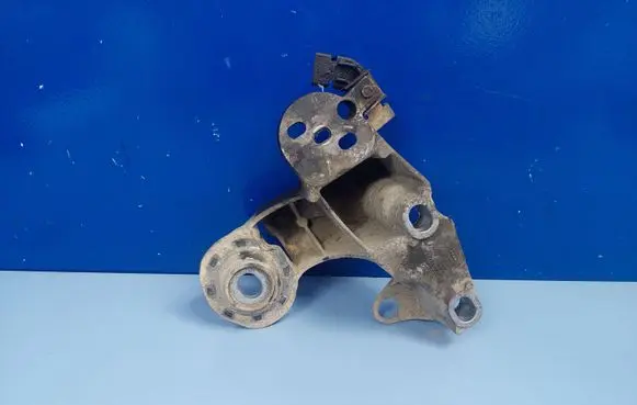 Audi A6 S6 C5 4B Engine mounting bracket 4B0199352B