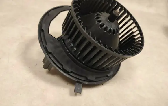 Volkswagen Golf VII Heater fan/blower 5Q1819021B